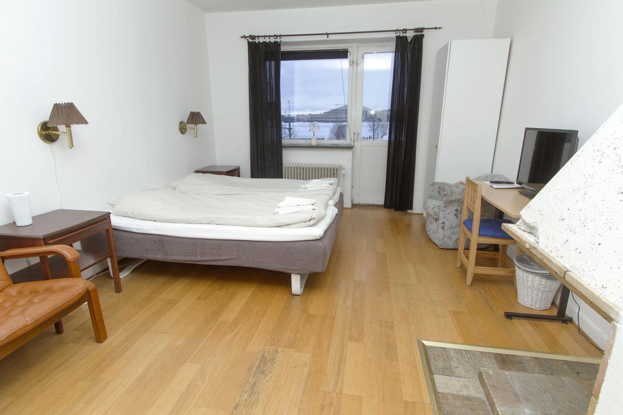 Hotell Linden เอิสเตอร์ซุนด์ ภายนอก รูปภาพ